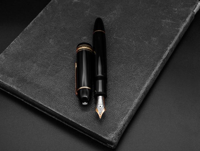 Montblanc Meisterstück auf altem Vintage Organizer
