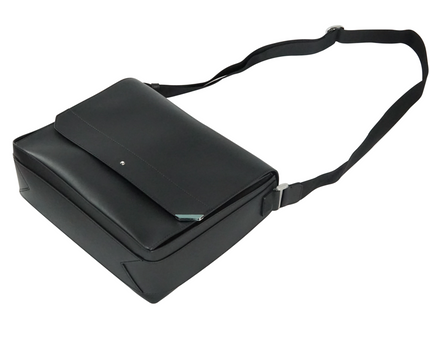 Montblanc Urban Spirit Messenger Bag Medium Schwarz - meisterstück-shop.de