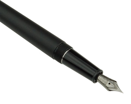 Montblanc Meisterstück Ultra Black Füller No.145 Classique